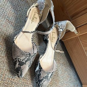 Snake-skin point toe heels